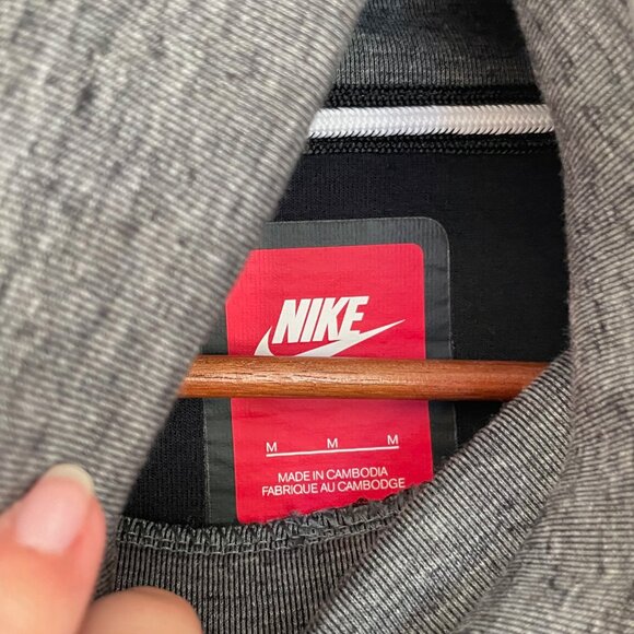 Nike Men’s Charcoal Gray Tech Fleece Funnel Neck Pullover Sweatshirt Sz. M - Picture 9 of 11